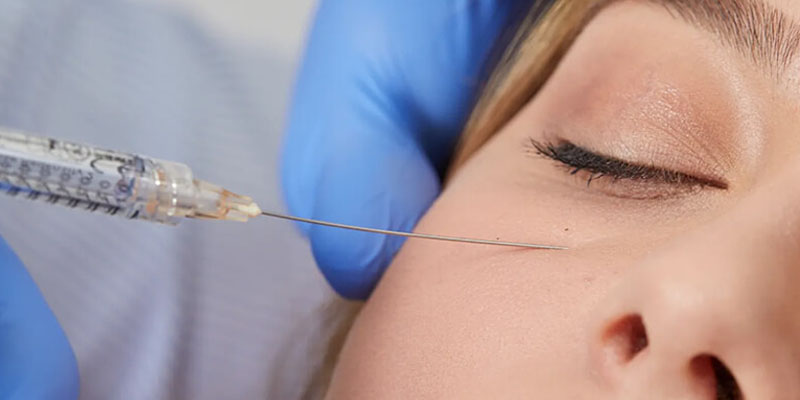 طراحی تزریق فیلر زیر چشم توسط پزشک